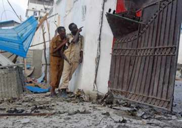 15 dead in somalia hotel blast