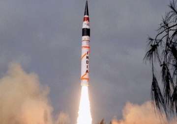 india has fissile material for 2 000 warheads assesses pakistan