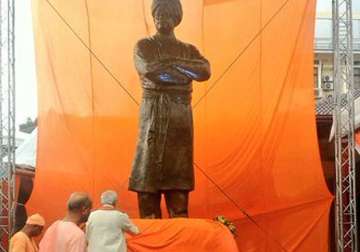 pm modi unveils swami vivekananda s statue in malaysia