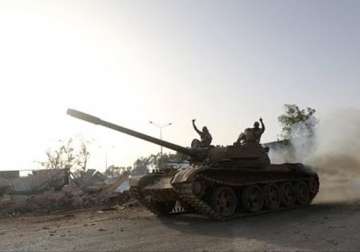 islamist militants resist assault on libya s benghazi