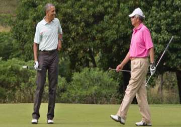 barack obama tees off in hawaii with malaysian prime minister najib razak