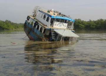 un joins cleanup efforts as oil spill endangers sundarbans