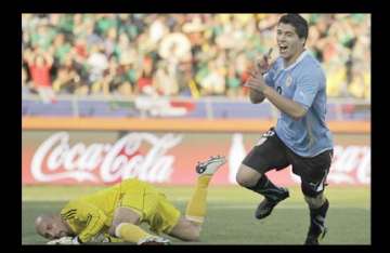 uruguay sail into second round after 1 0 win
