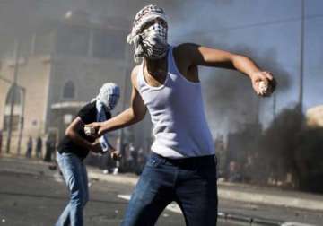 fresh clashes erupt in jerusalem