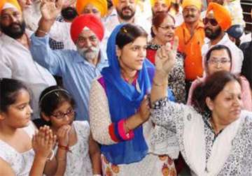 1 600 indian sikhs arrive in pakistan for guru nanak jayanti