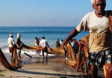 sri lankan navy frees 102 indian fishermen