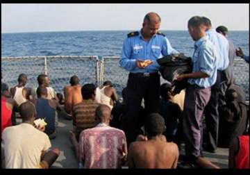 india offers help to somalia to tackle piracy