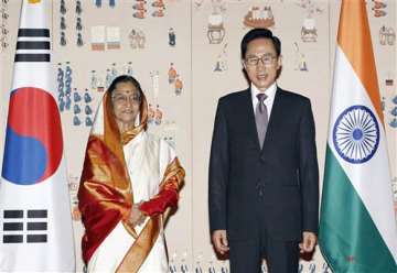 india signs civil nuclear deal with south korea
