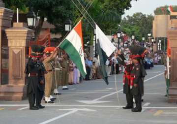 india to issue visa on arrival for pak sr citizen at wagah