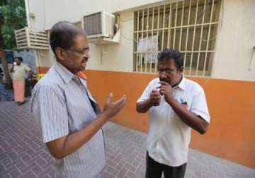 indian cigarette snatcher dies in dubai