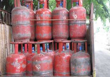 indian oil blocks 10.2 lakh domestic lpg connections