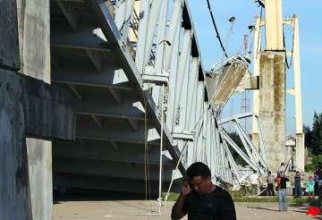indonesia bridge collapses 4 dead scores missing