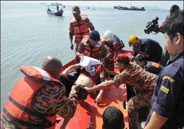 66 indonesians missing after boat sinks off malaysia official