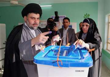 iraqis brave threat of violence to cast ballots