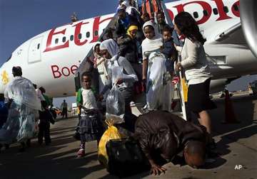 israel airlifts 450 ethiopians to the jewish state