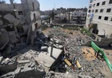 israel widens offensive thousands of gazans flee homes