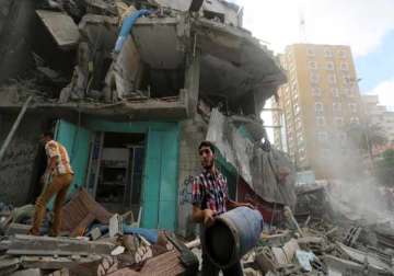 israel expands gaza offensive death toll spirals to 425