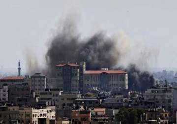 israel resumes air strikes on gaza as ceasefire fails