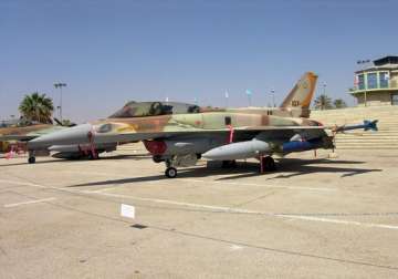 israeli f 16 fighter jet crashes pilots unharmed