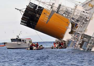 italy cruise wreck rescue halted captain under house arrest