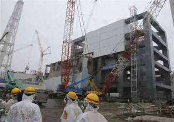 japan oks fuel removal from pool at nuke plant