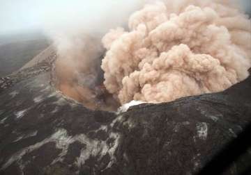 japan volcano again sends columns of ash in air