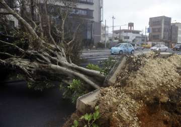 japan warns 100 000 on typhoon evacuation