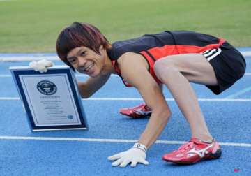 japanese man runs on arms and legs to new record