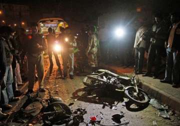 karachi four killed in blasts near mqm ppp offices