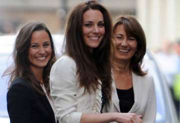 kate spends night in london hotel with sister mother