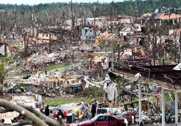 killer tornadoes in us leave 20 dead