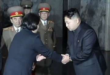 kim jong un meets south korean delegation