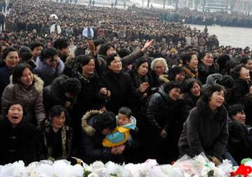 lakhs of mourners turn up to pay respects to kim jong il