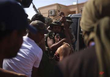 libyan fighters inch forward in gaddafi hometown