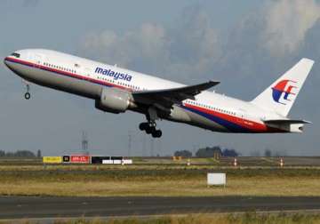 malaysia vows to track down mh370 authors claim foul play