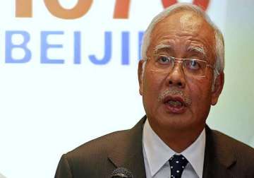 malaysian pm admits missteps in mh370 search scouring resumes