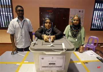 maldives court postpones presidential runoff