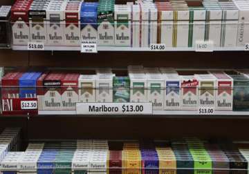 nyc council votes to make tobacco buying age 21