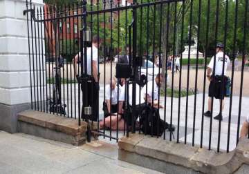 naked man arrested outside white house