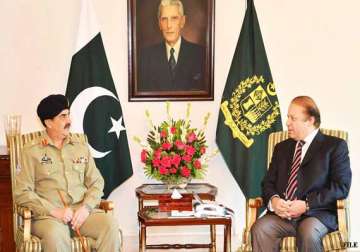 nawaz sharif meets pak army chief to discuss political turmoil