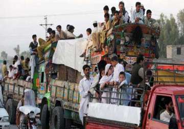 nearly 100 pakistanis flee to afghanistan un