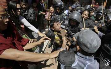 nepal police break up anti china protest by tibetans