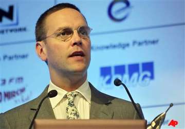 news of the world to close james murdoch announces