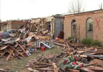 obama visits tornado ravaged oklahoma