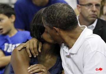 obamas in kissing controversy