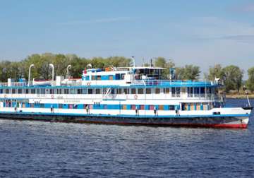 one dead 97 missing as cruise ship sinks on russia s volga