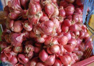 onions bring smiles to faces of indian tourists in thailand