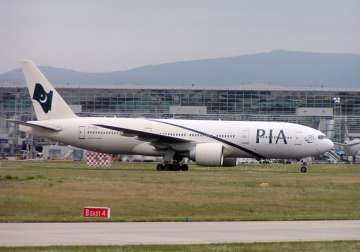 pia flight returns to lahore after navigational hitches