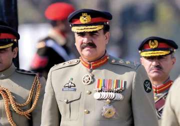 pak army chief wants politicians to talk to settle protests