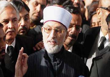 pak cleric tahir ul qadri s flight diverted to lahore clashes erupt